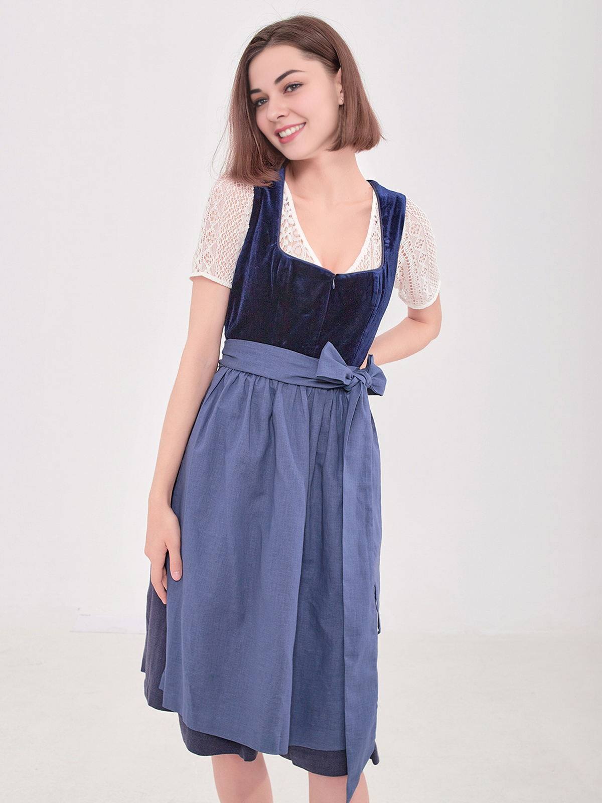 Dirndlbluse in Oliv
