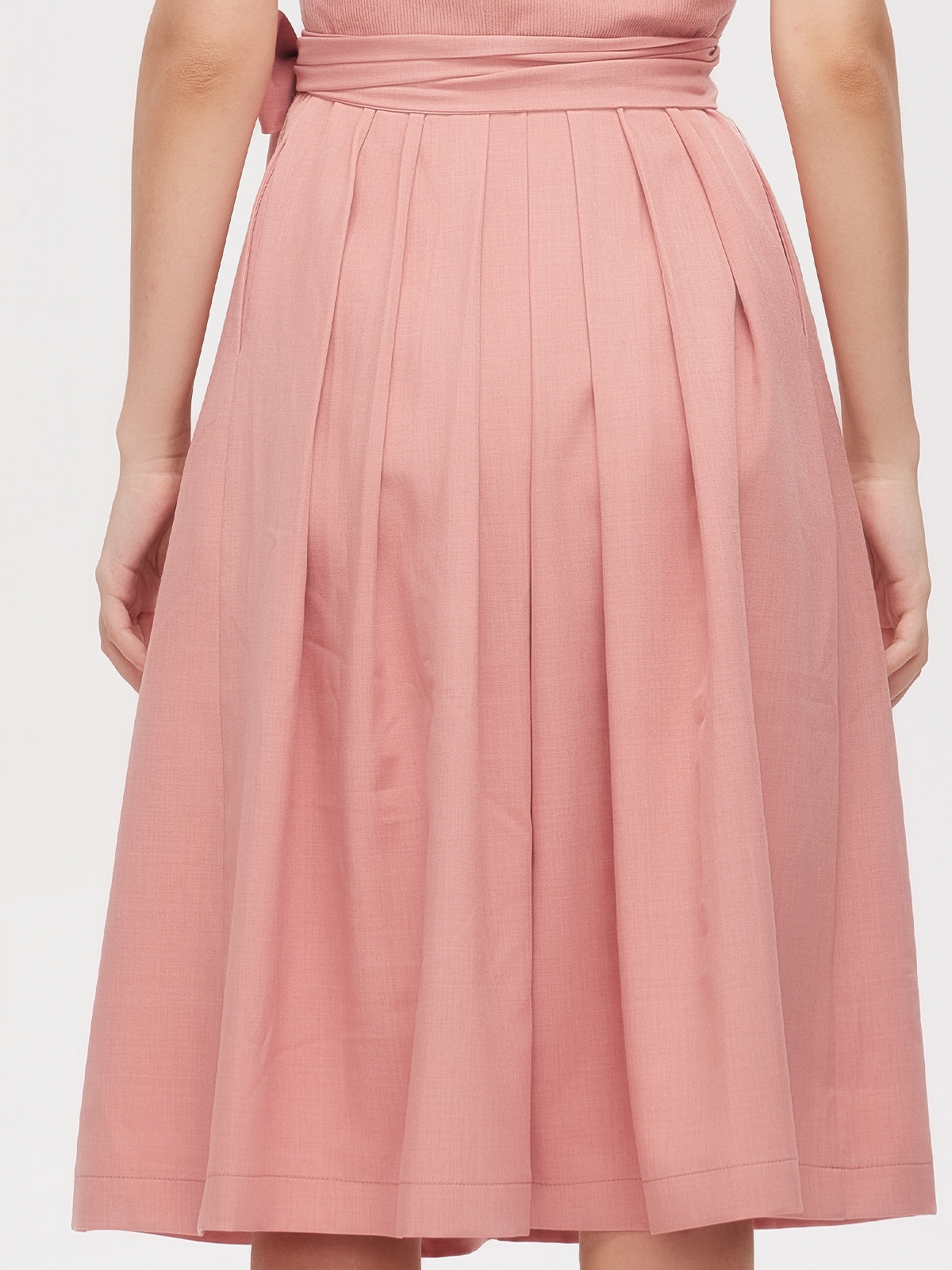 Dirndl in Rosa mit floralen Details