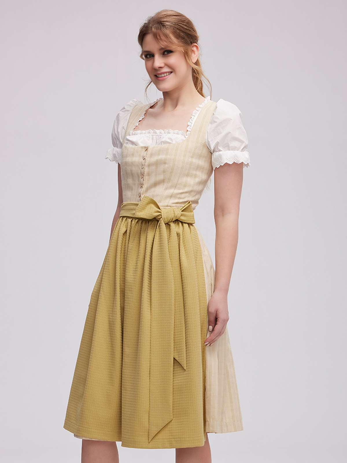 Elegante grüne Dirndlbluse mit langen Ärmeln