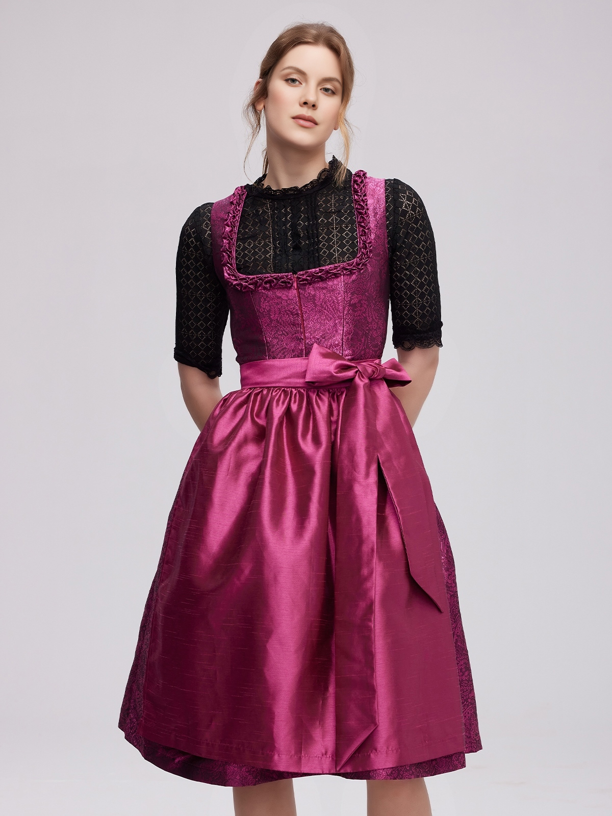 Dirndl in zartem Rosa – perfekt gepflegt mit Dirndl Creme