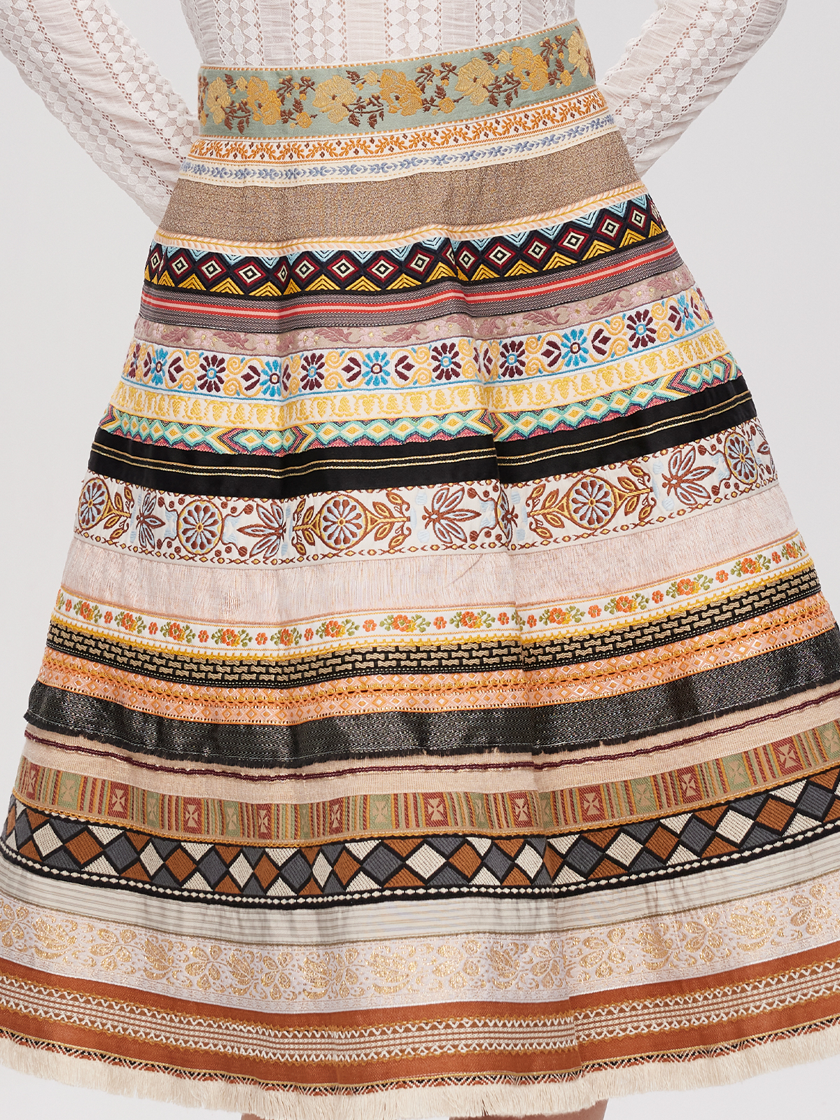 Ein elegantes gelbes Ja Mei Dirndl