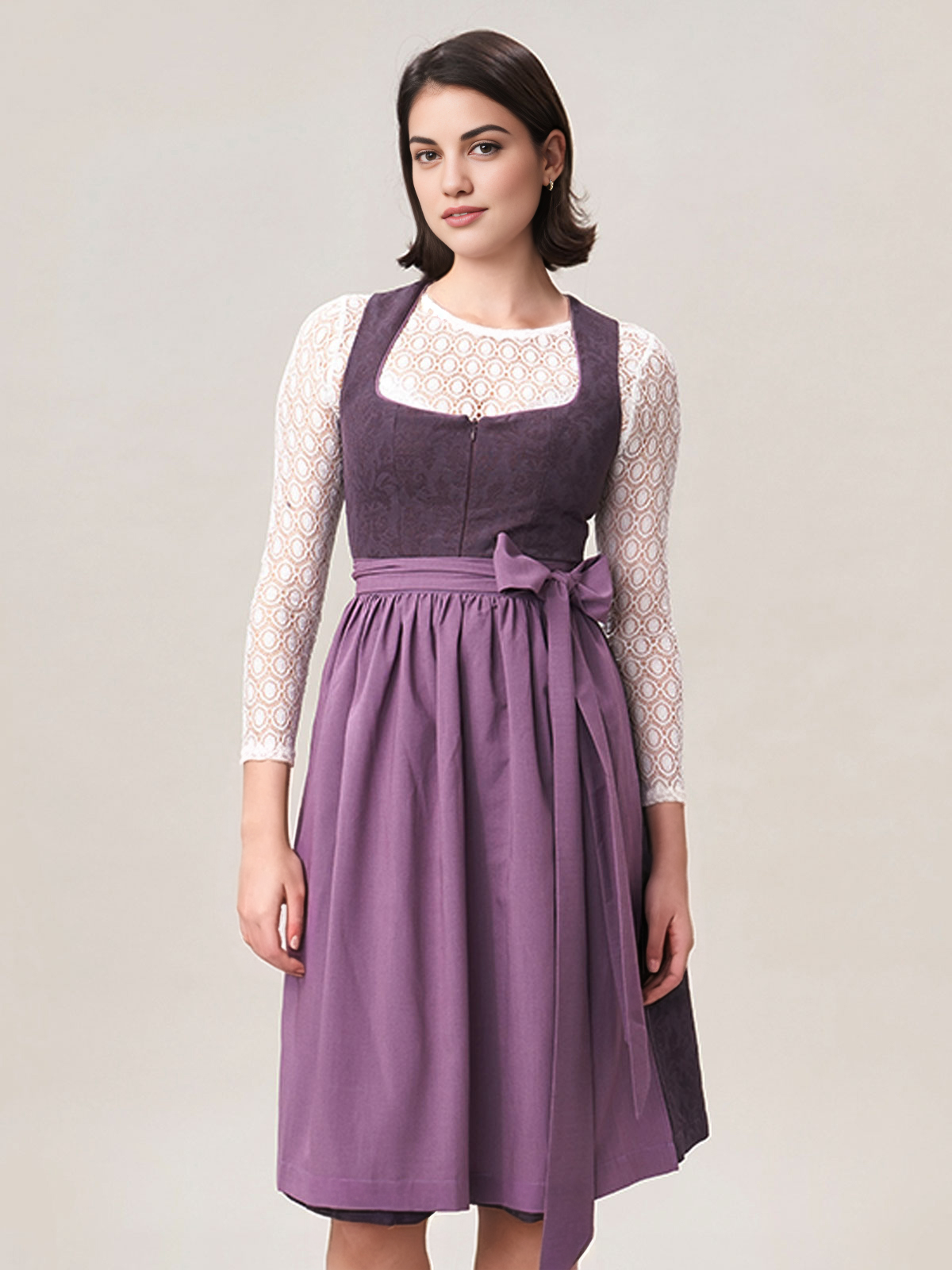 Modernes Dirndl Flieder in urbanem Setting
