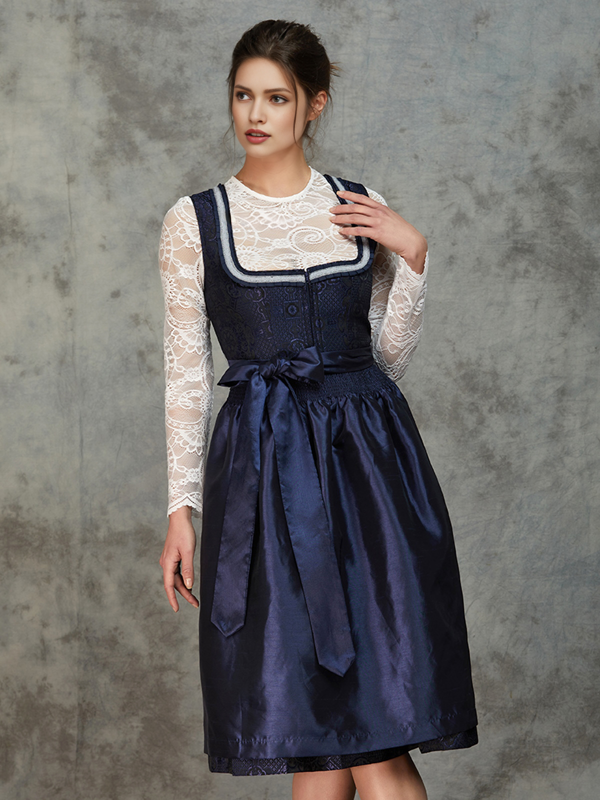 Modernes Dirndl in Blau