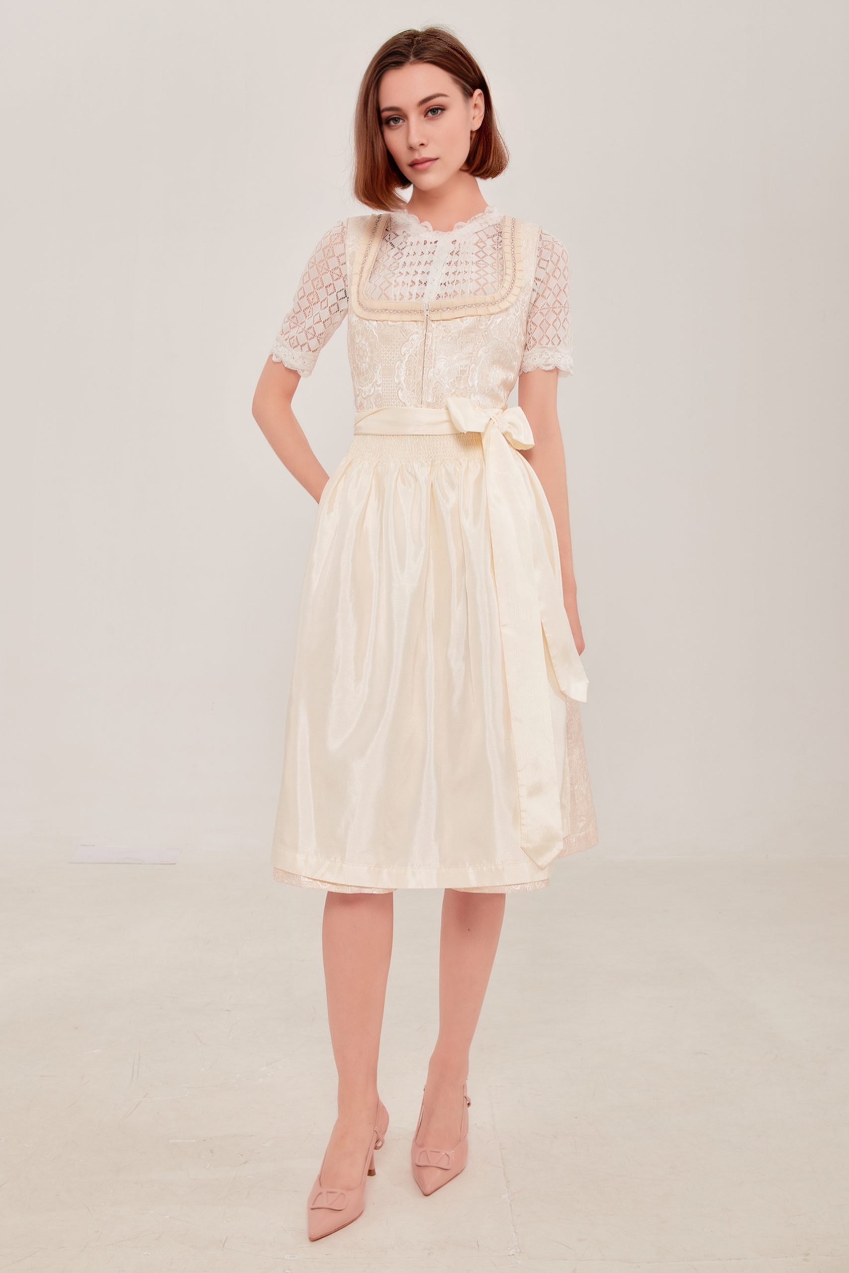 Modernes weißes Dirndl von Jamei