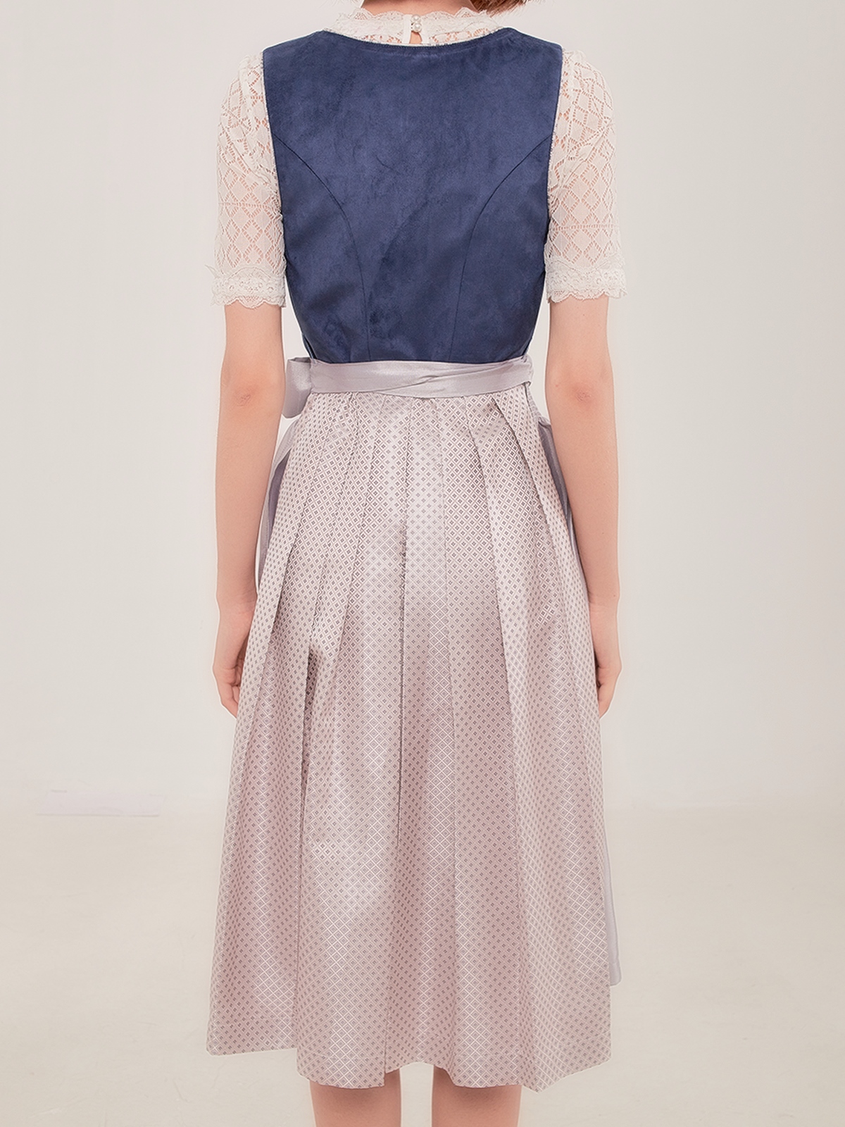 Dirndlbluse weiß langarm in blau