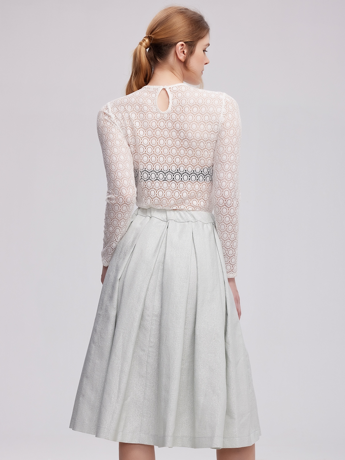 Blaues Dirndl Samt in modernem Design