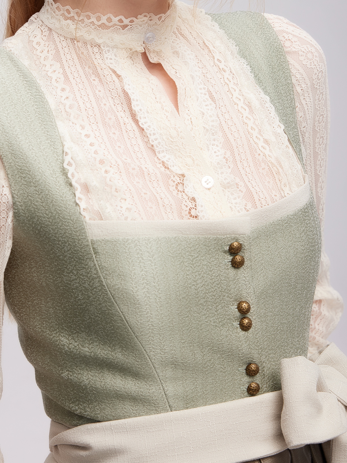 Dirndl mit großem Ausschnitt in Grün