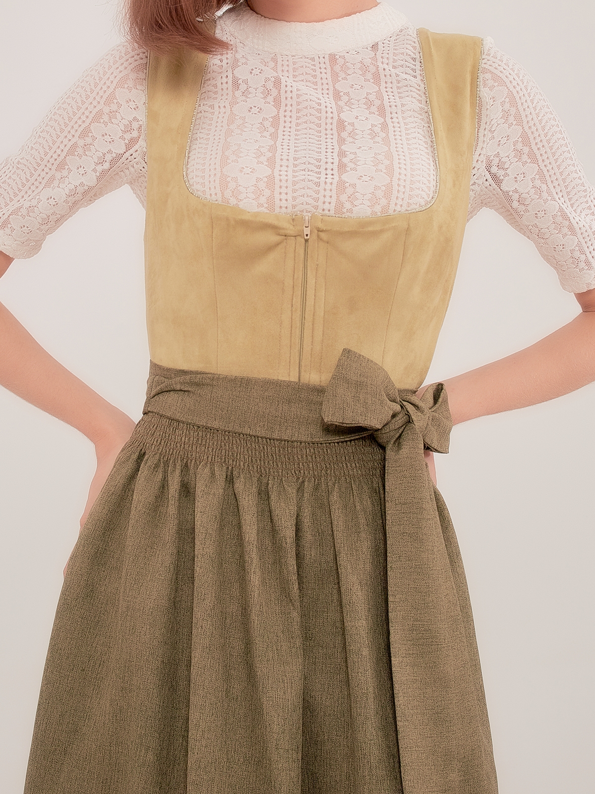 Elegantes grünes Dirndl mit traditionellem Schnitt