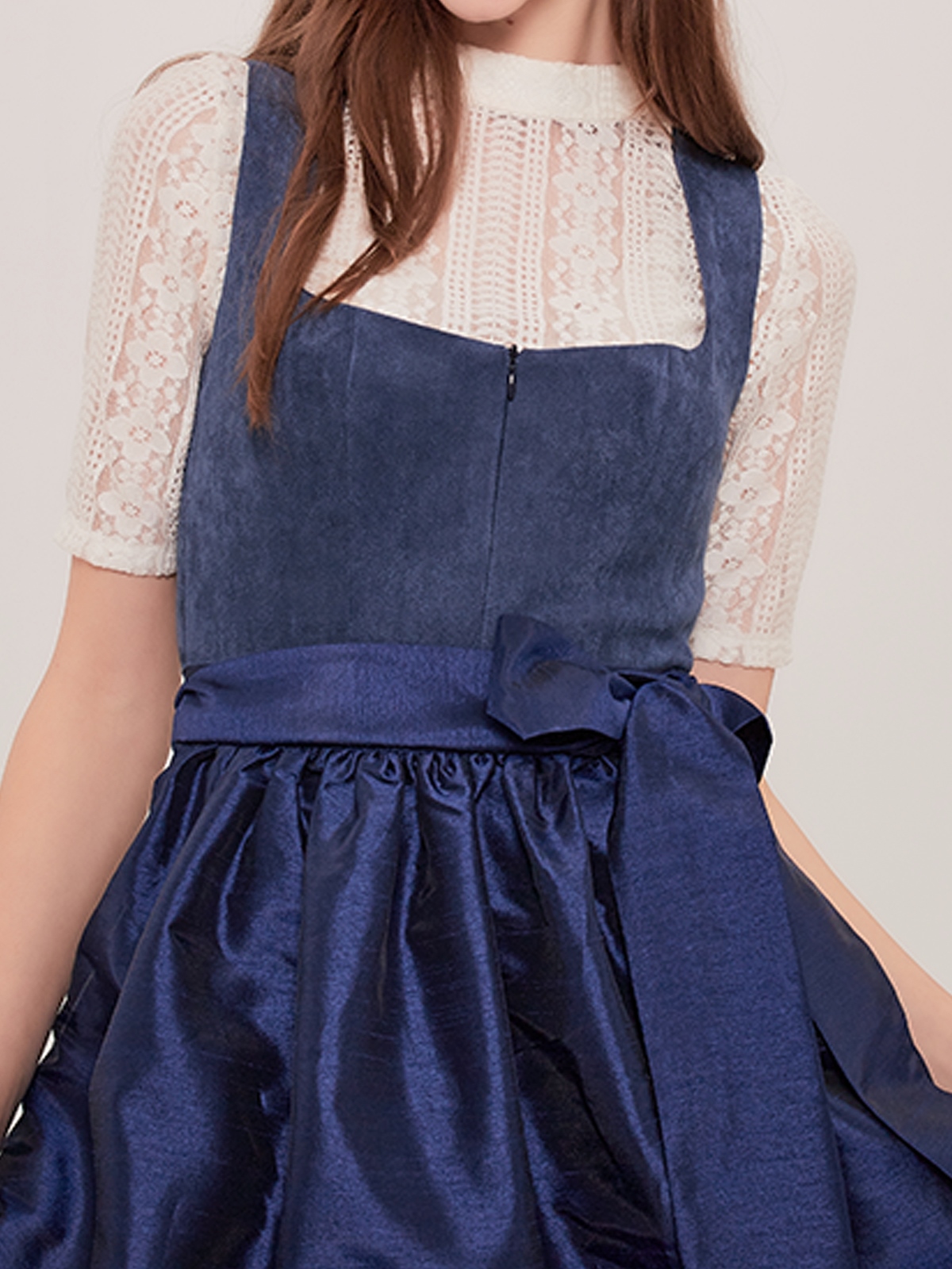 Dirndl Hellblau – Eleganz in Blau