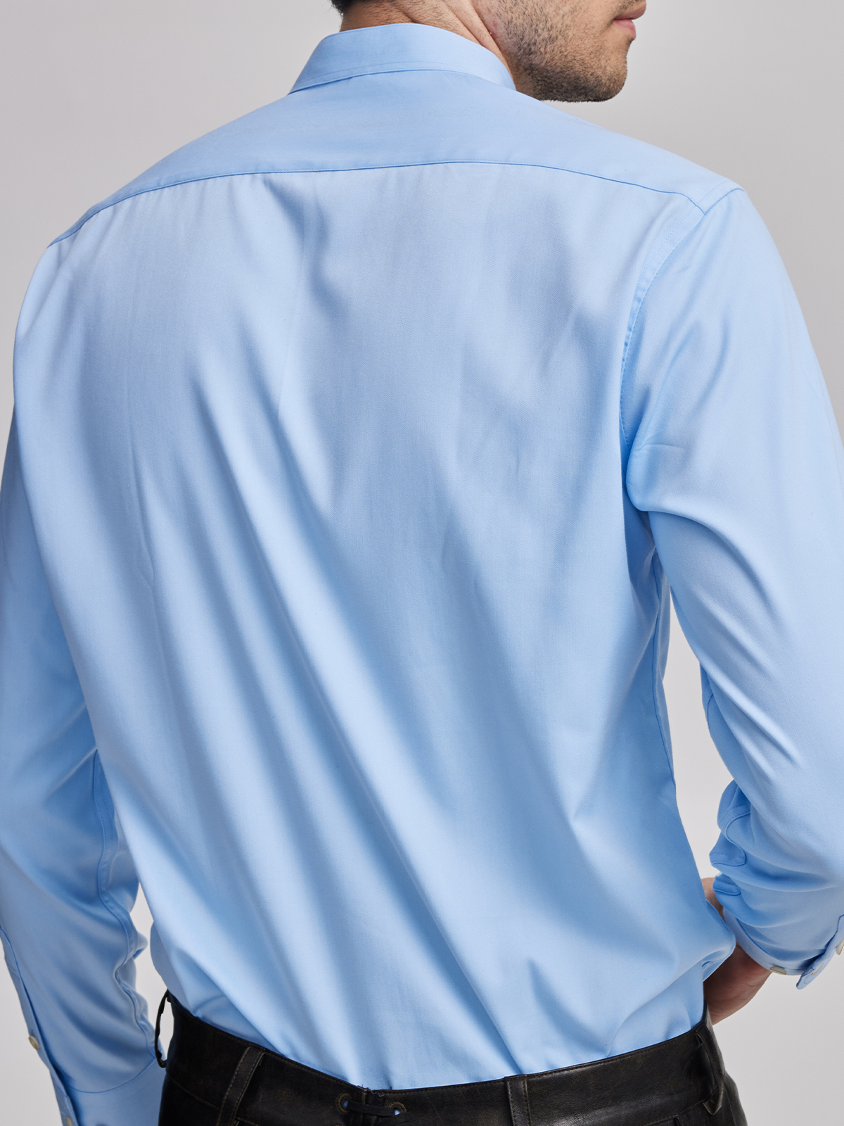 Geschlossene Dirndlbluse in Blau
