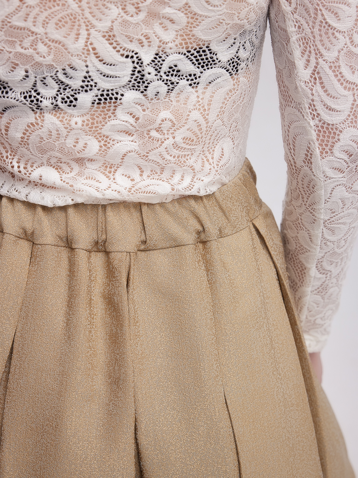 Modernes grünes Dirndl mit schlanker Silhouette