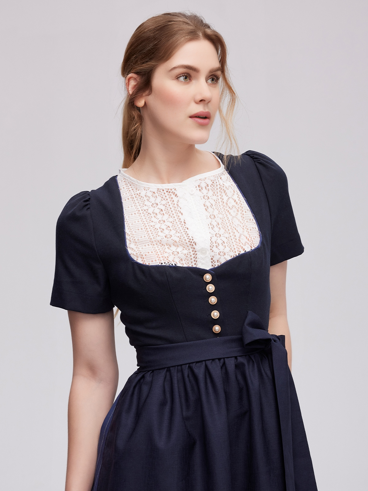 Dirndl in grau-rosa – perfekt für festliche Anlässe