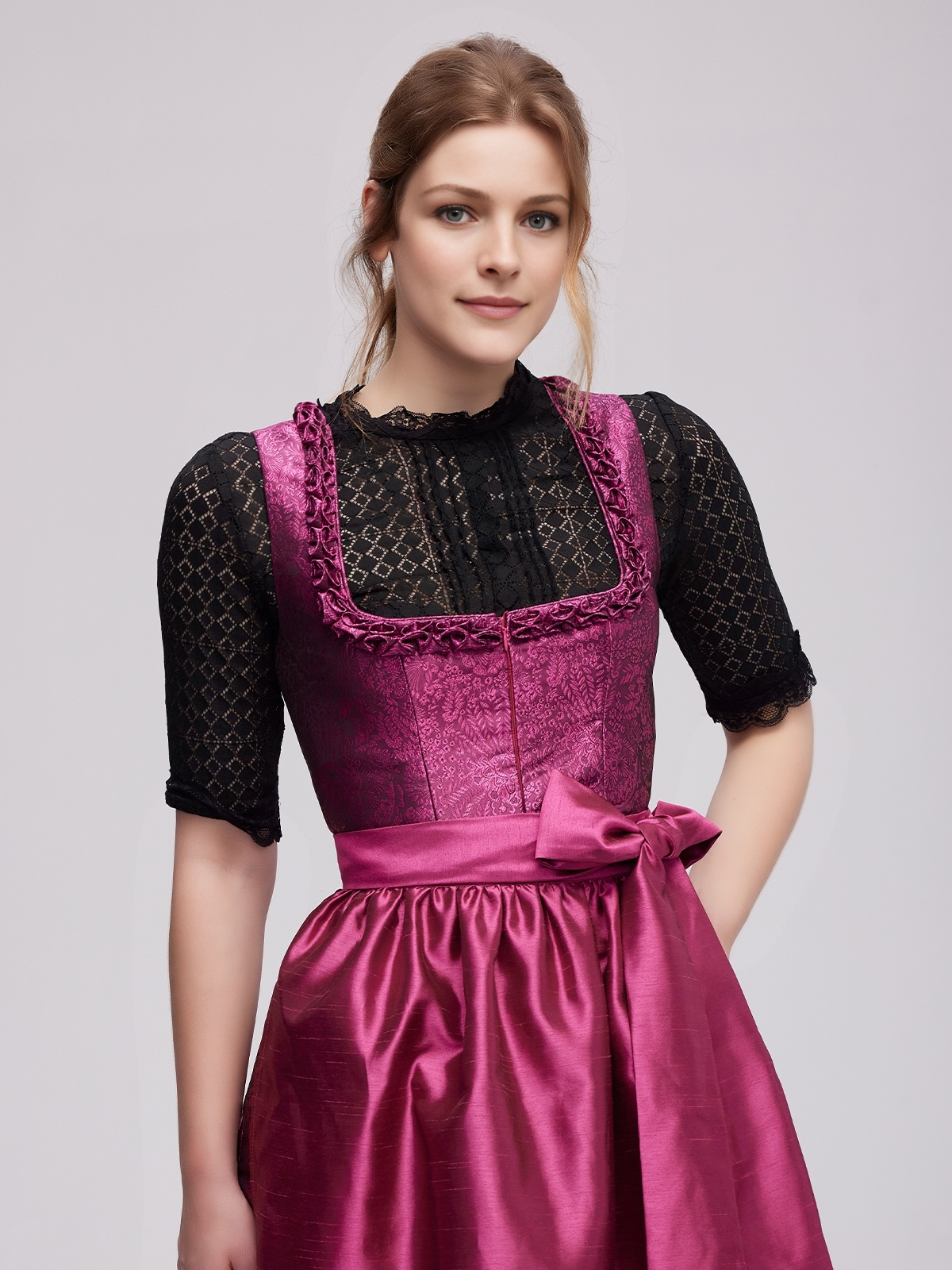 Modernes Dirndl in Pink