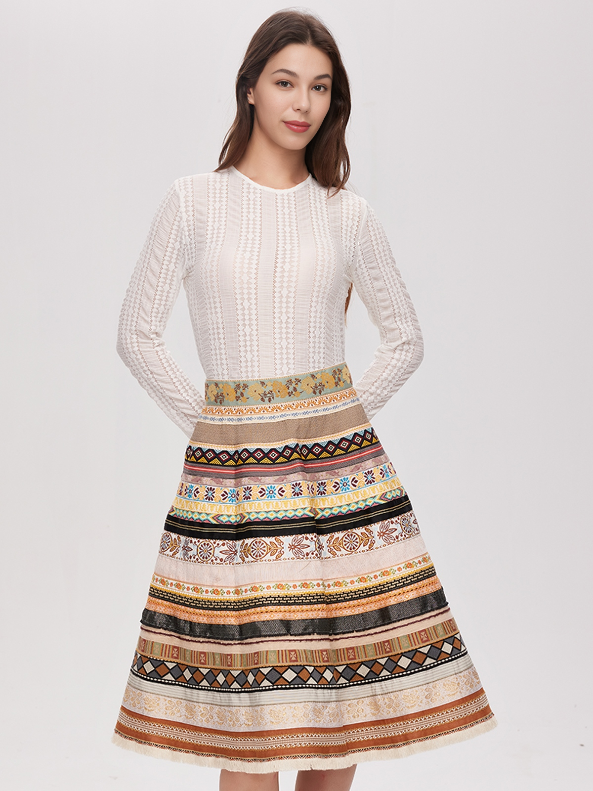 Modernes rotes Dirndl kurz in trendigem Design