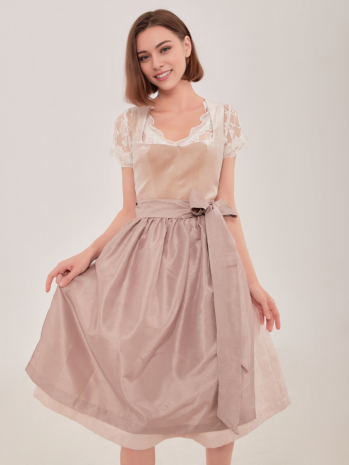 Modernes Dirndl in Braun mit eleganter Silhouette