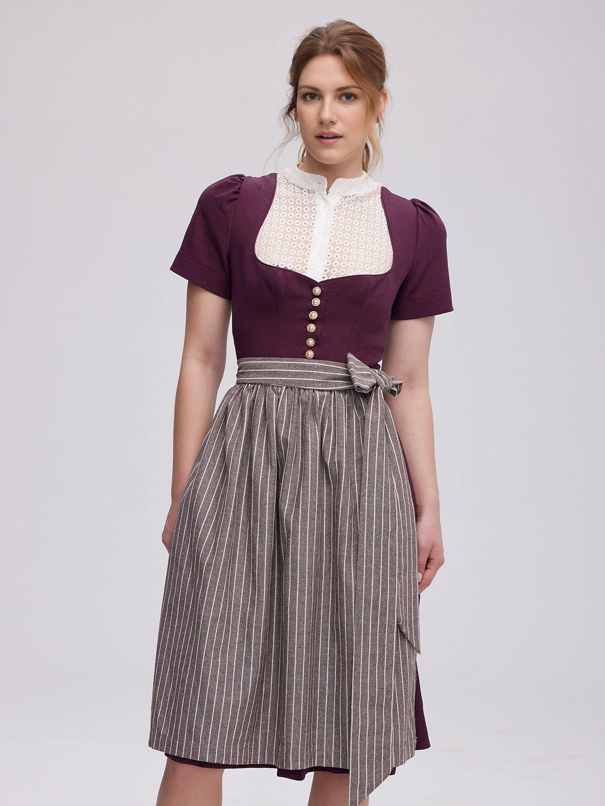 Modernes Dirndl in Mintgrün – perfekt für Stadt und Fest