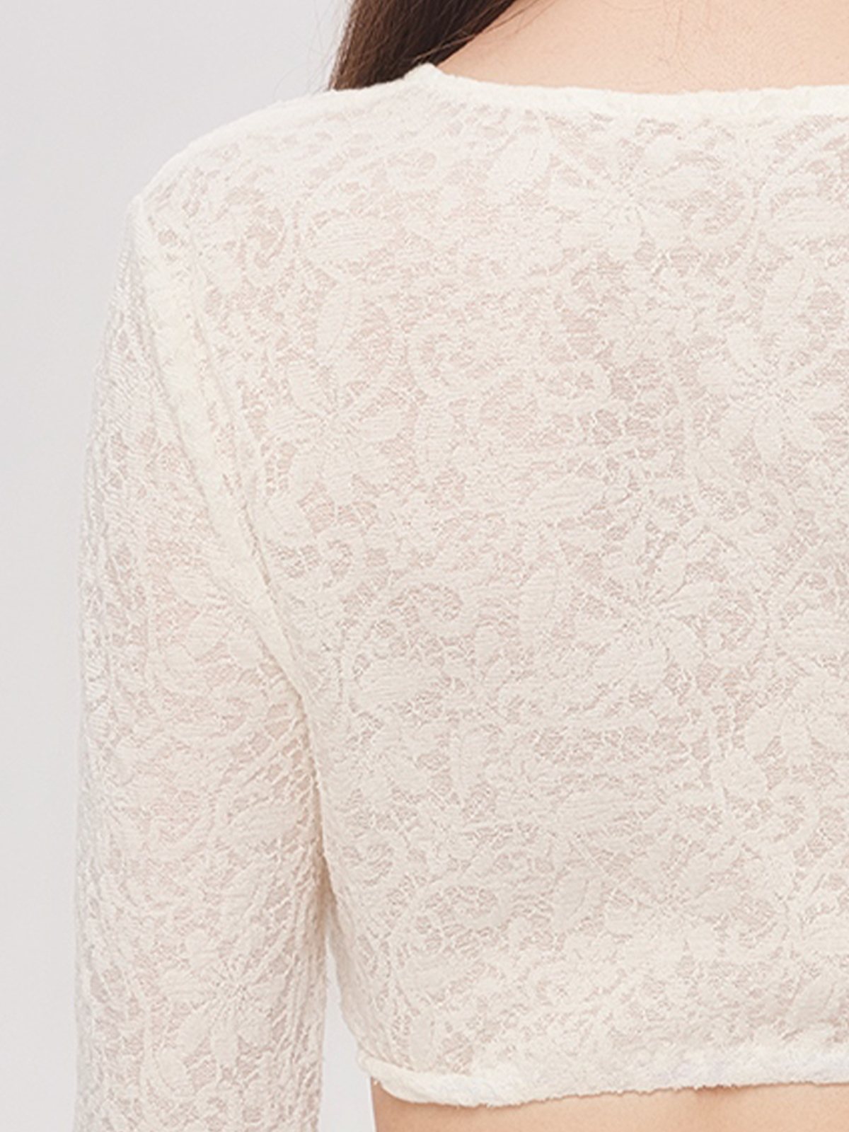 Modernes Dirndl in Weiß mit schlichter Silhouette