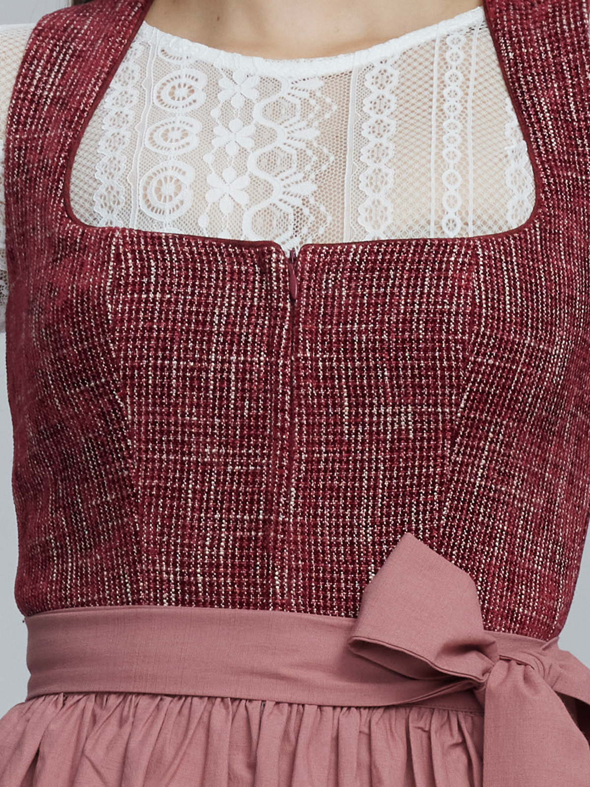 Elegante Langarm Dirndlbluse in Rot
