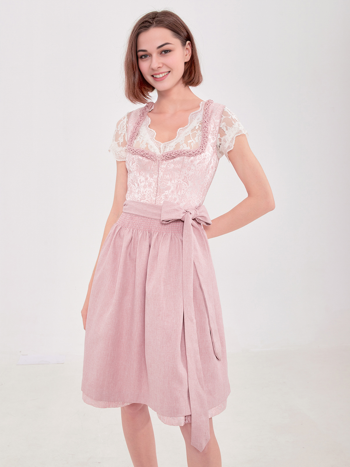 Dirndl in Rosa – Eleganz und Charme