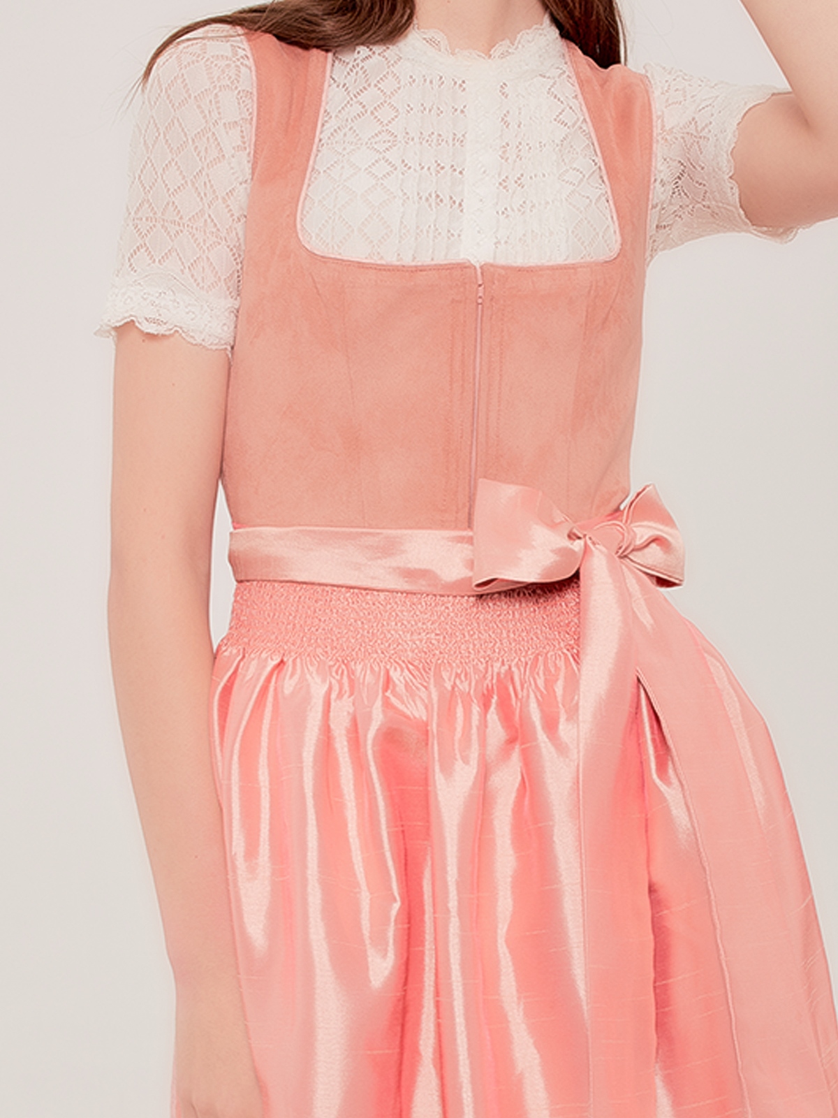 Dirndl aus Samt in Rosa