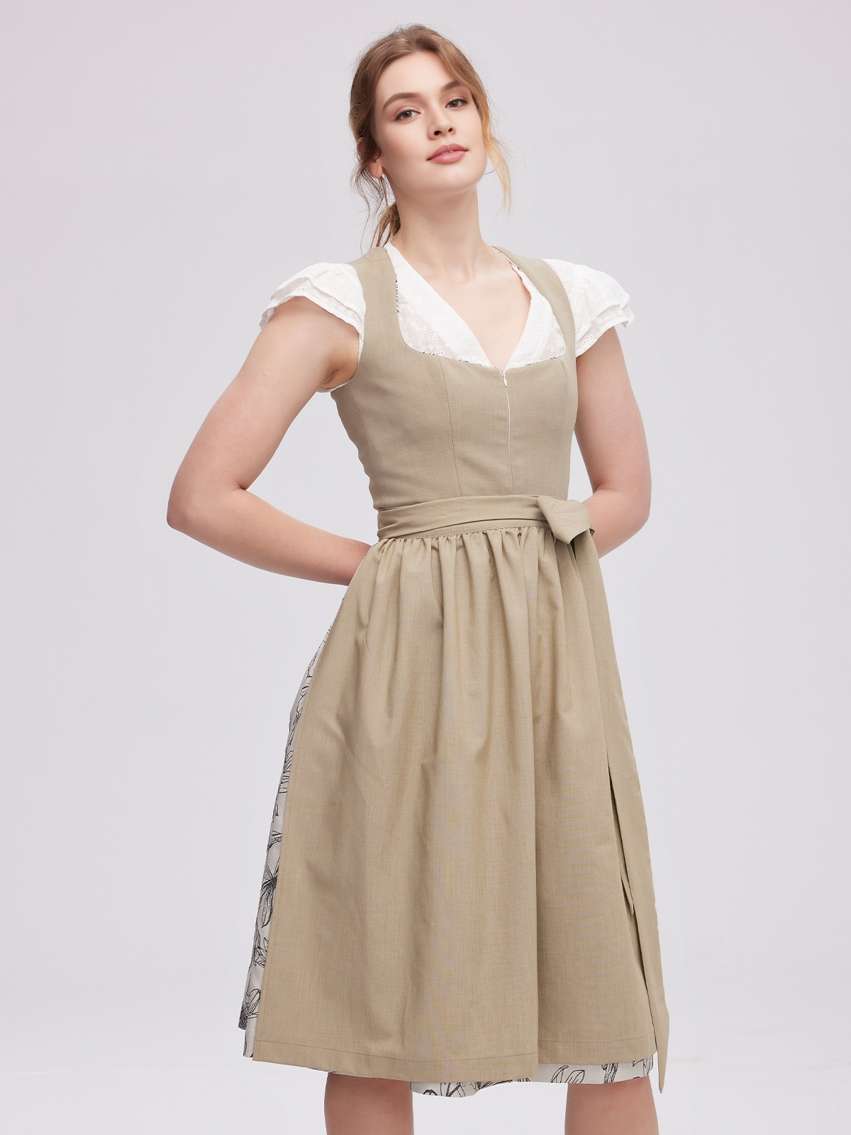 Dirndl Mini in Grün – sommerlich und frisch