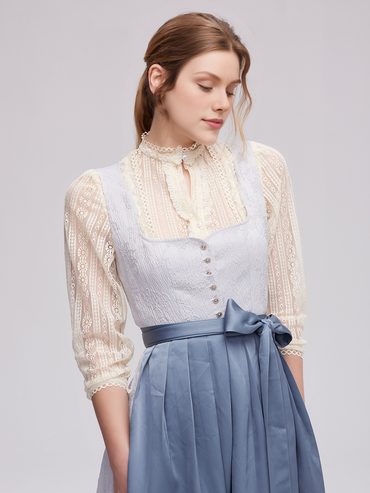 Dirndl in Blau – ein moderner Klassiker