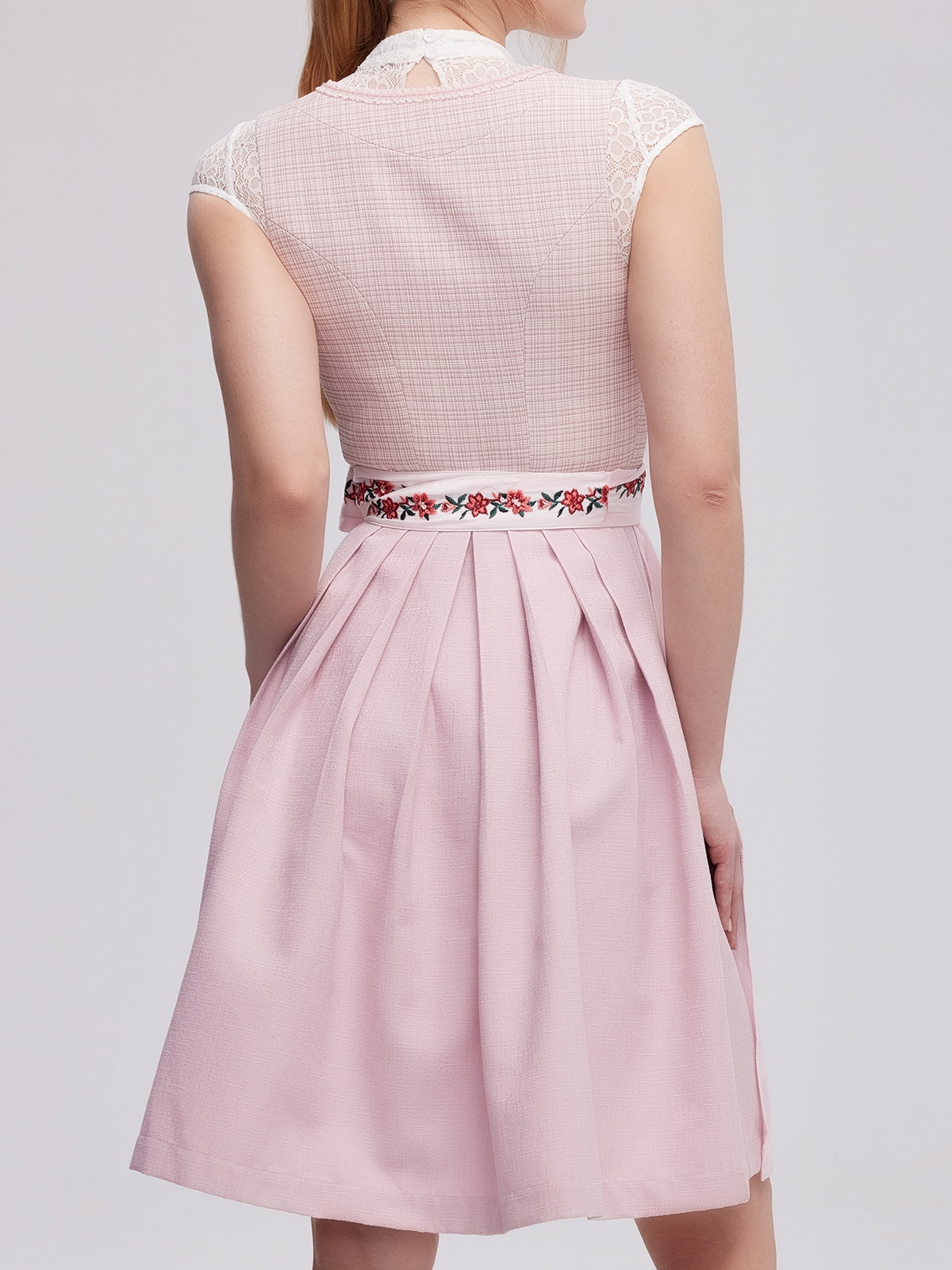 Dirndl in Rosa – stilvoll und feminin