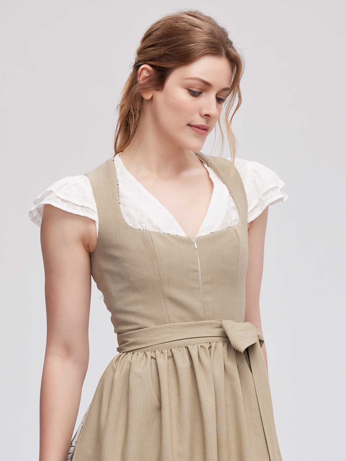 Dirndl Grün Samt – Eleganz trifft Tradition
