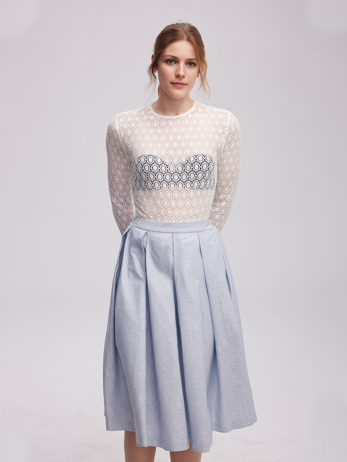 Dirndl mit großem Ausschnitt in Blau