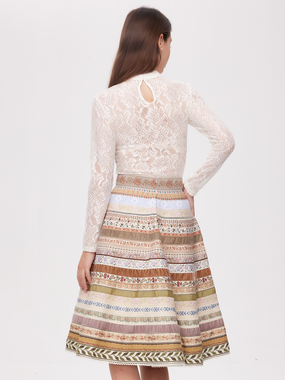 Flieder Dirndl in eleganter Ausführung