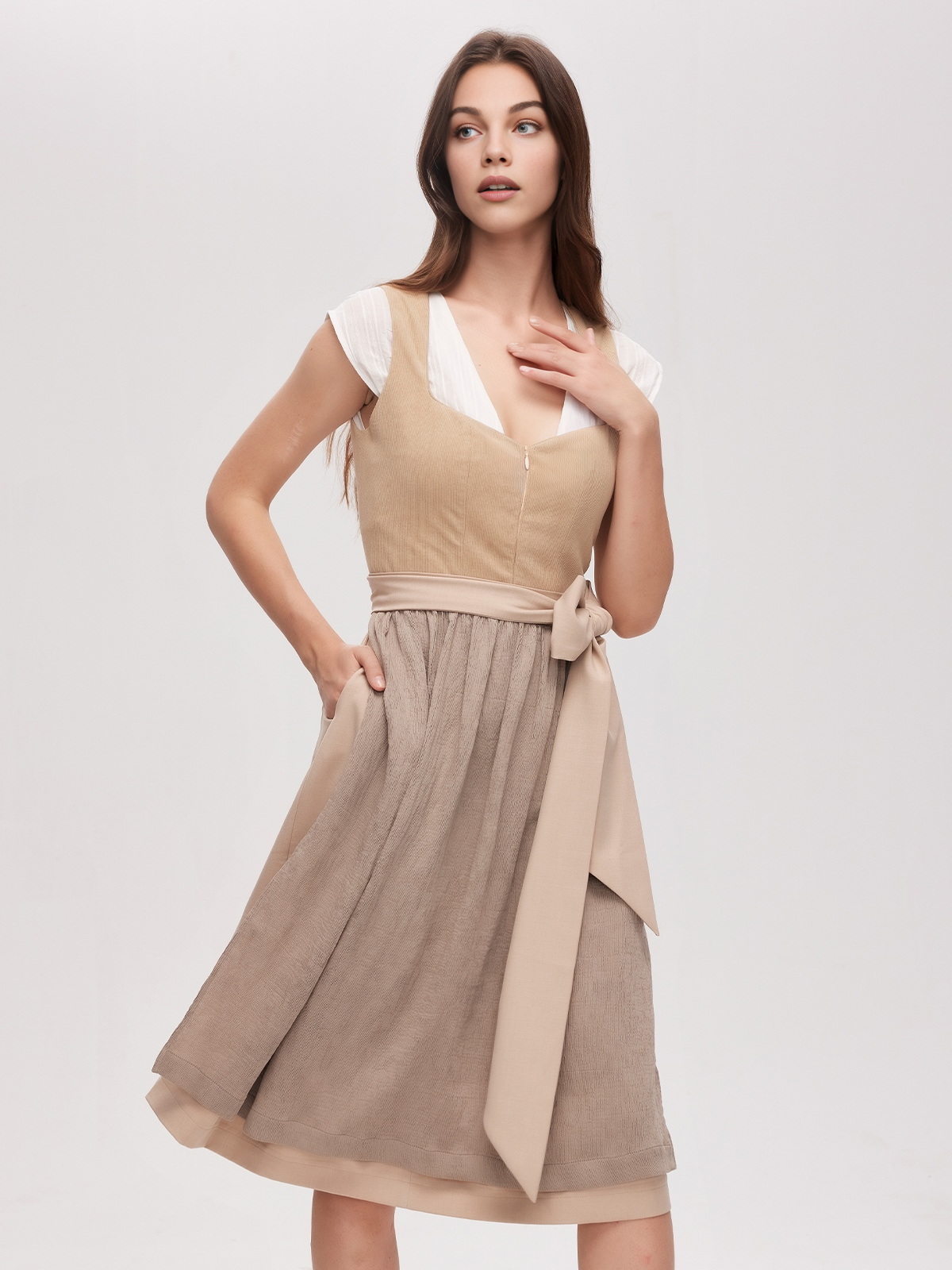 Dirndl Langarmbluse in Braun