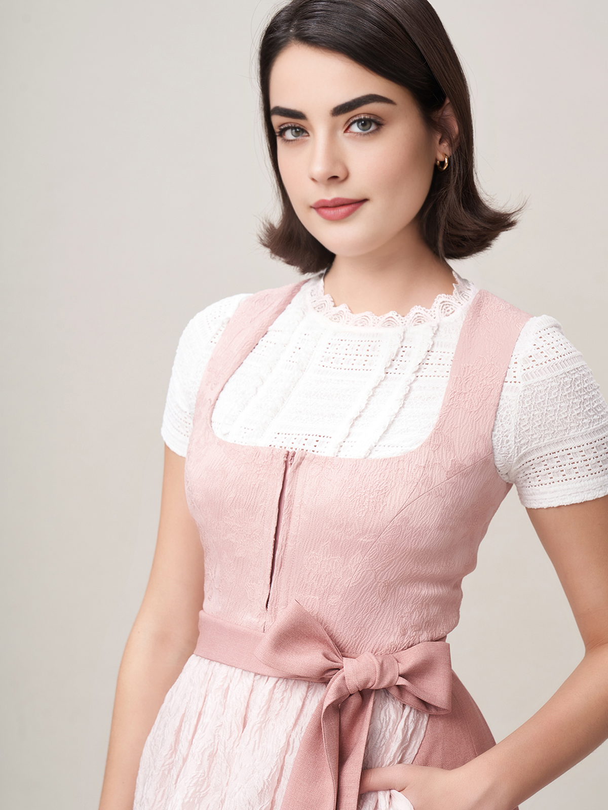 Dirndl Hellblau Rosa – Eleganz und Charme
