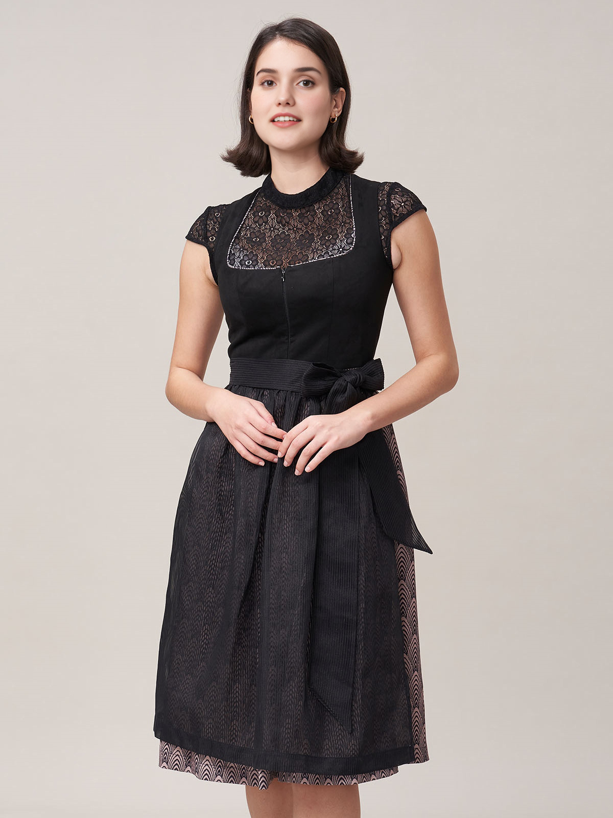 Modernes graues Dirndl mit schlanker Silhouette