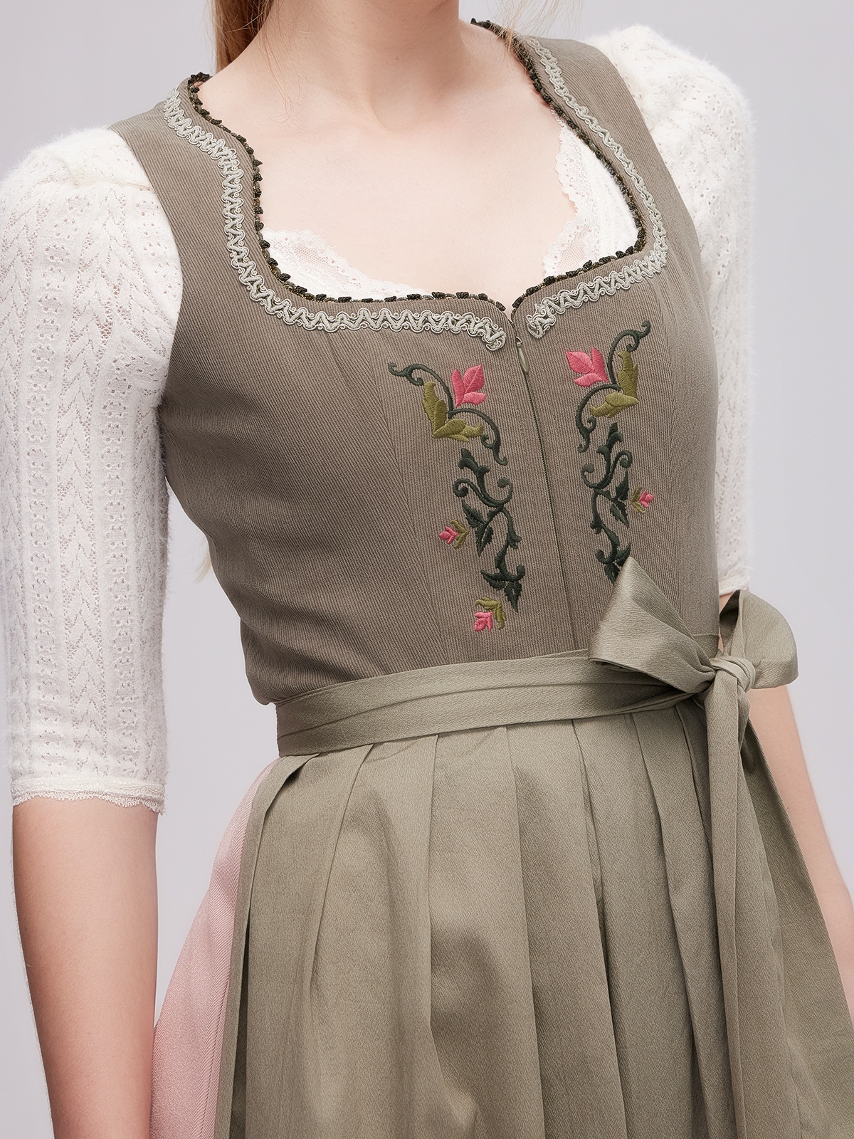 Stilvolles grünes Dirndl in Größe 46
