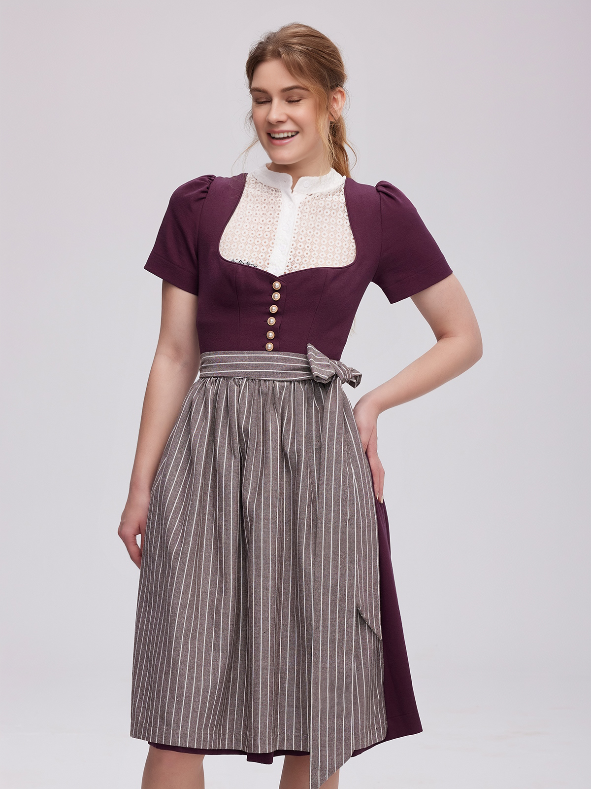 Dirndlbluse weiß hochgeschlossen