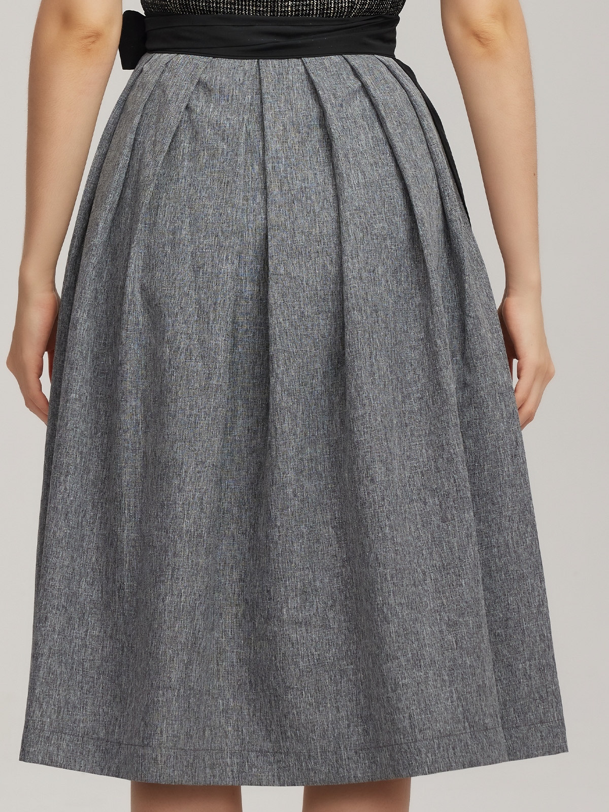 Dirndl Länge 70 cm in Schwarz