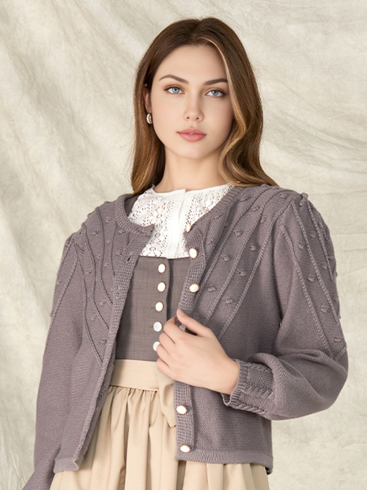 Dirndl Hellgrau mit weißer Bluse