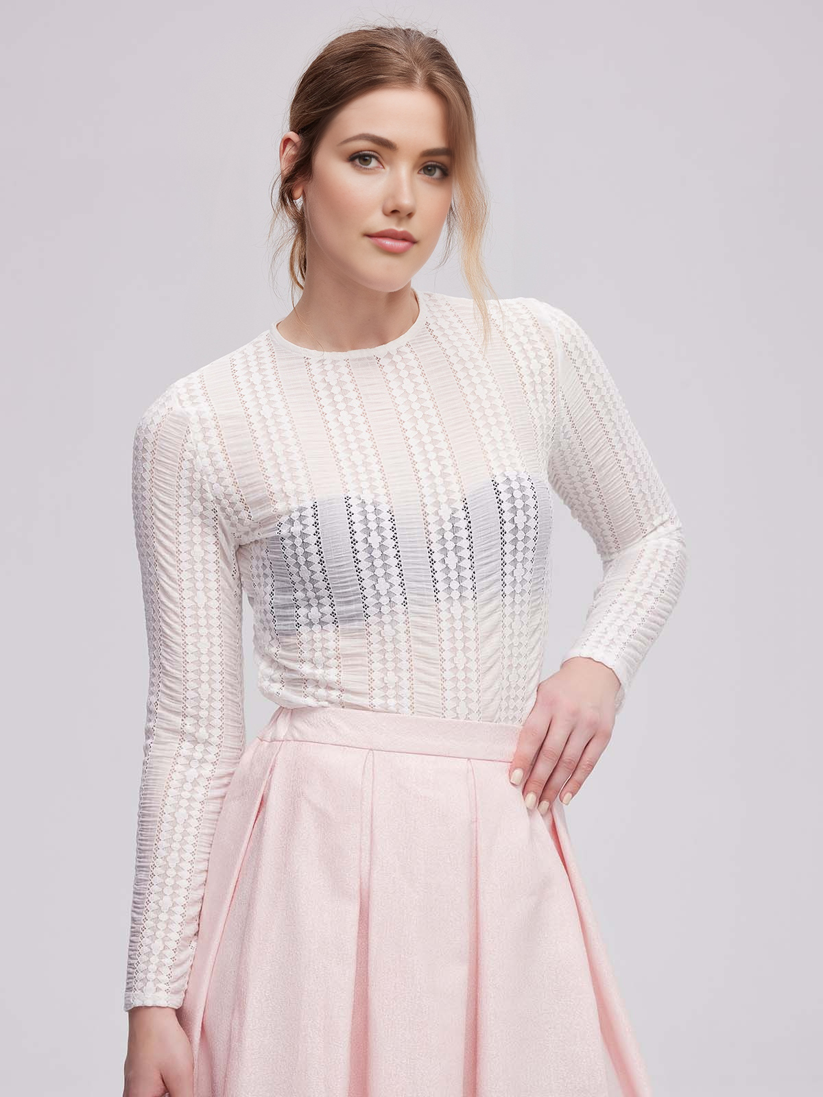 Stylisches Leder Dirndl mit modernen Accessoires