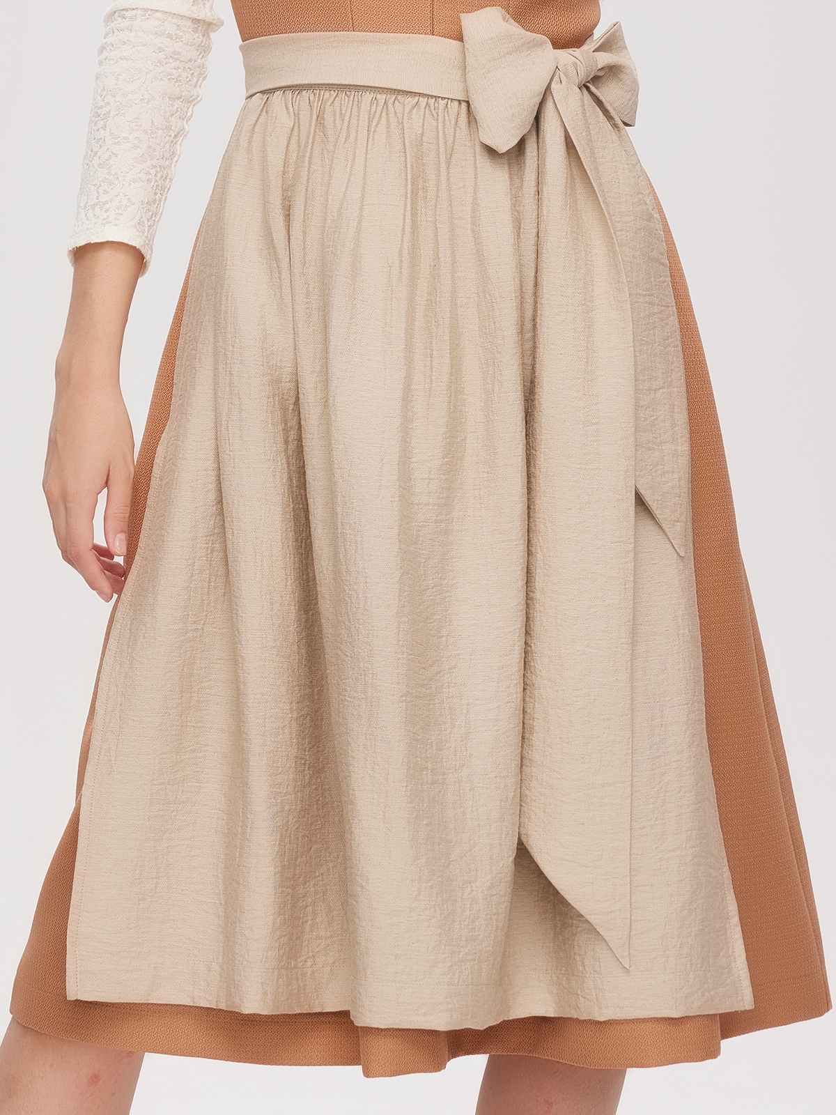 Dirndl in Schwarz und Lila