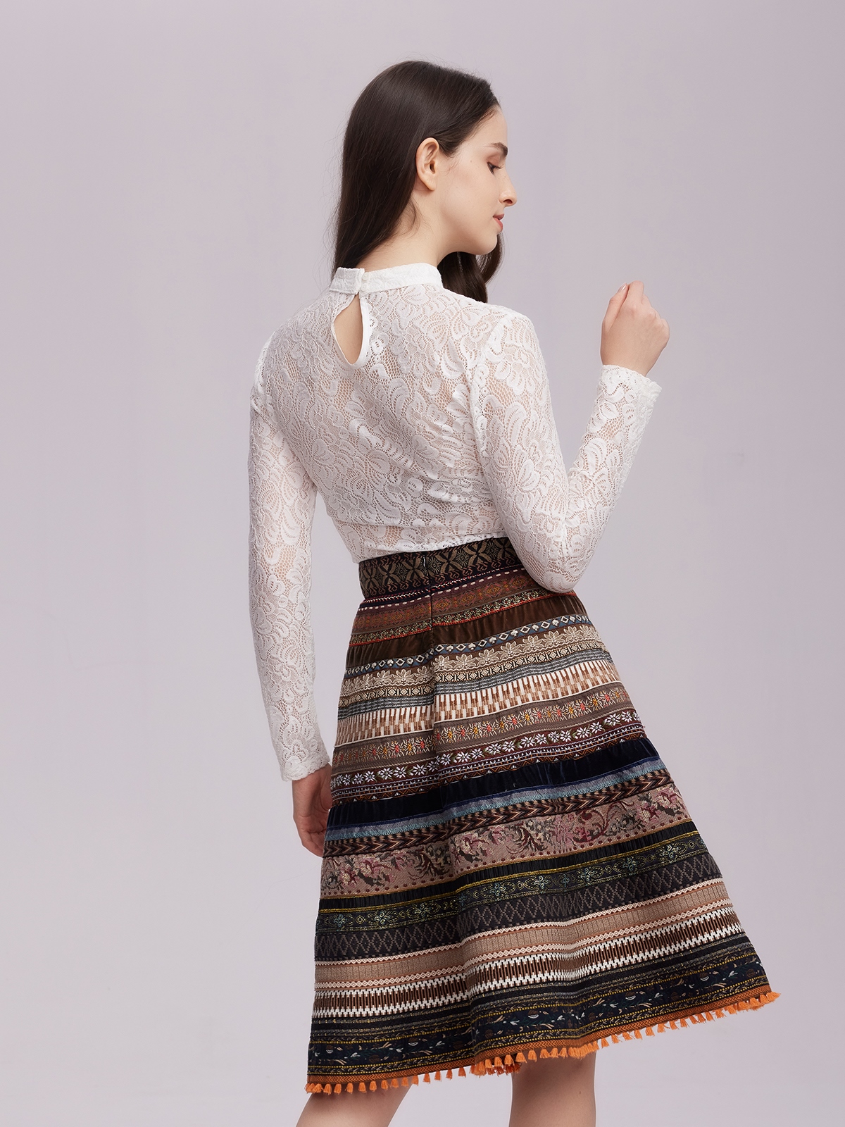 Blaues Samt Dirndl mit modernem Styling